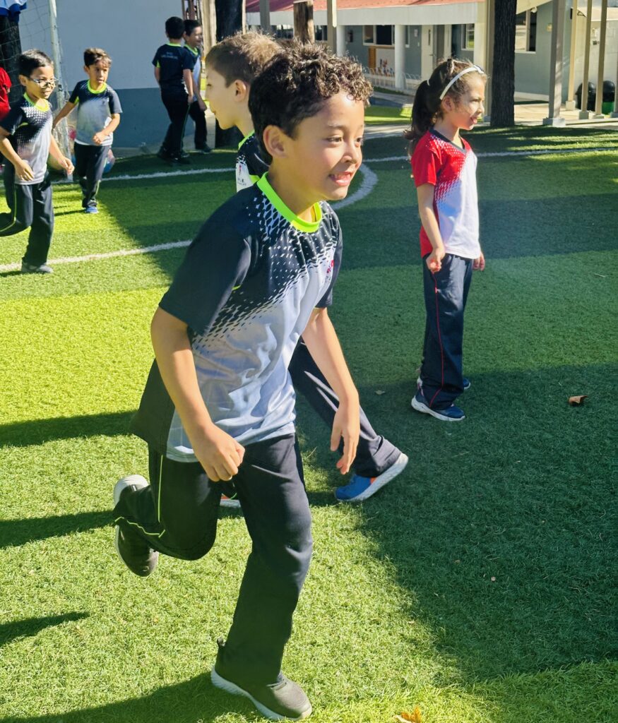 Alumnos felices en Colegio APDE Las Charcas